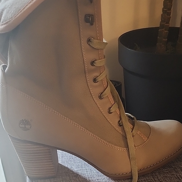 Timberland Women's Tan Boots - Picture 2 of 4